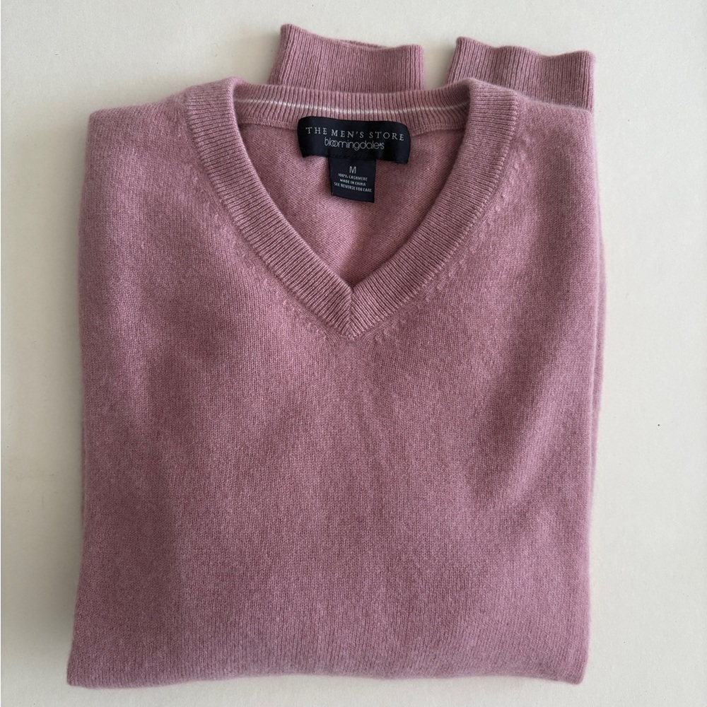 Bloomingdale's Elegant Pink V-Neck Sweater